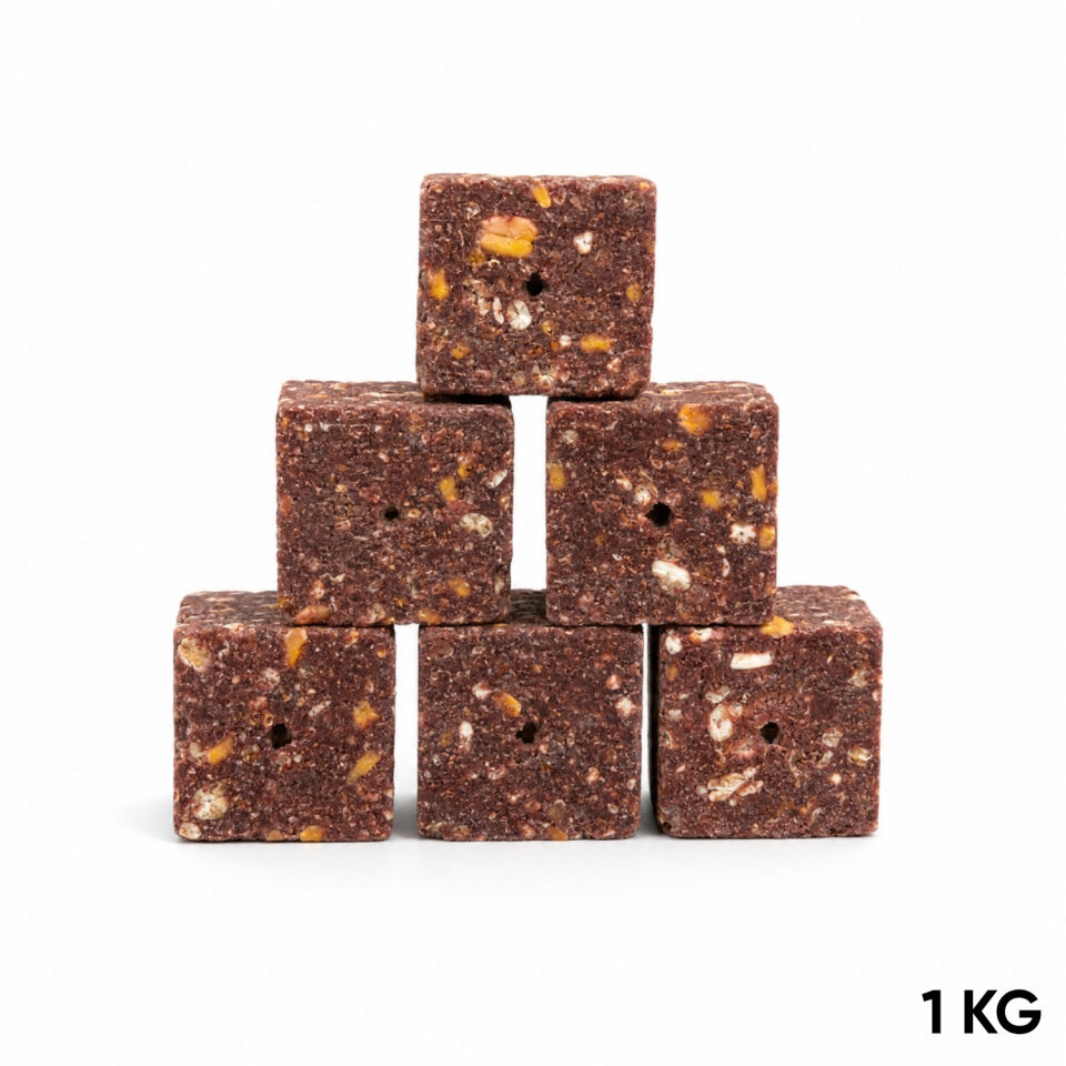 Sazan Yemi - Delikli Küspe - Mısır/Çilek - Kare - 1 KG Paket